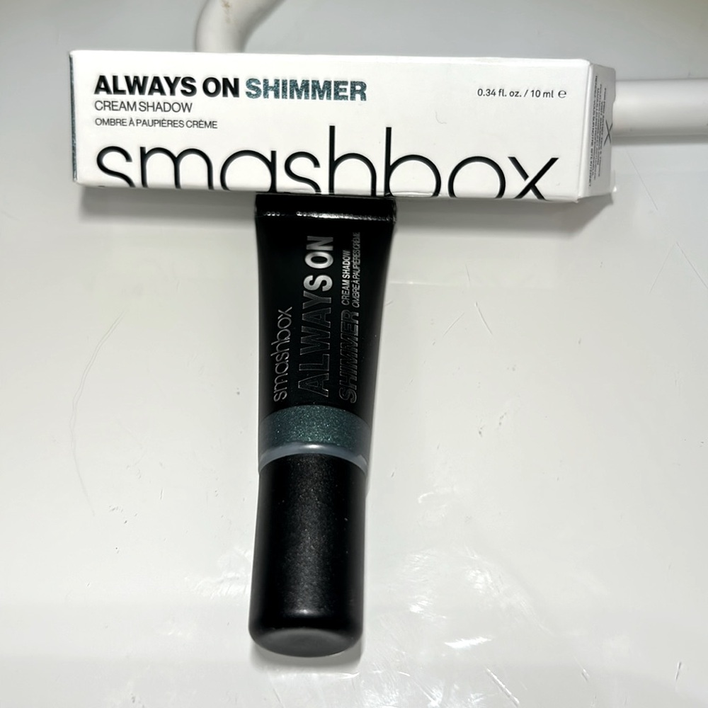 Smashbox Cream Shadow.